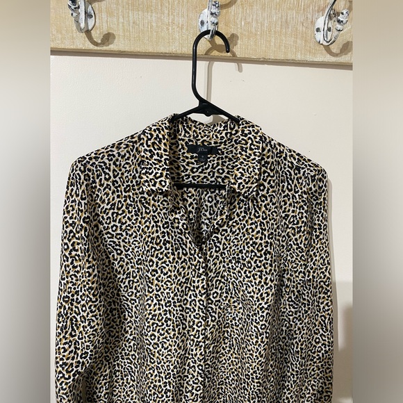 J. Crew 100% silk leopard button down blouse size 8 - Picture 7 of 10